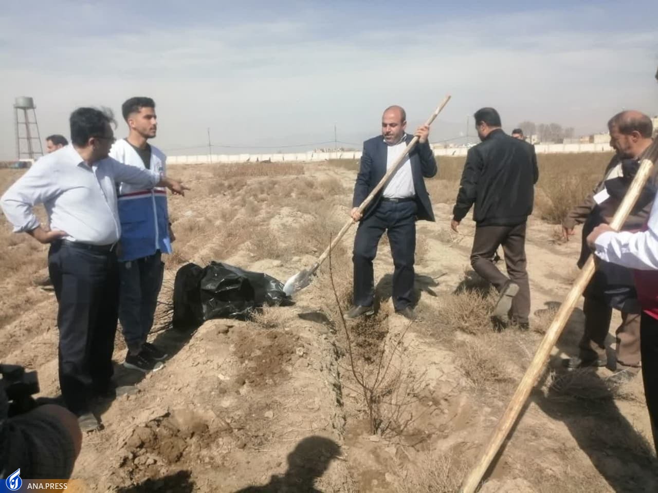 غرس ۳ هزار و ۹۷ اصله نهال به یاد شهدای دانشجو در دانشگاه آزاد ملارد غرس ۳ هزار و ۹۷ اصله نهال به یاد شهدای دانشجو در دانشگاه آزاد ملارد