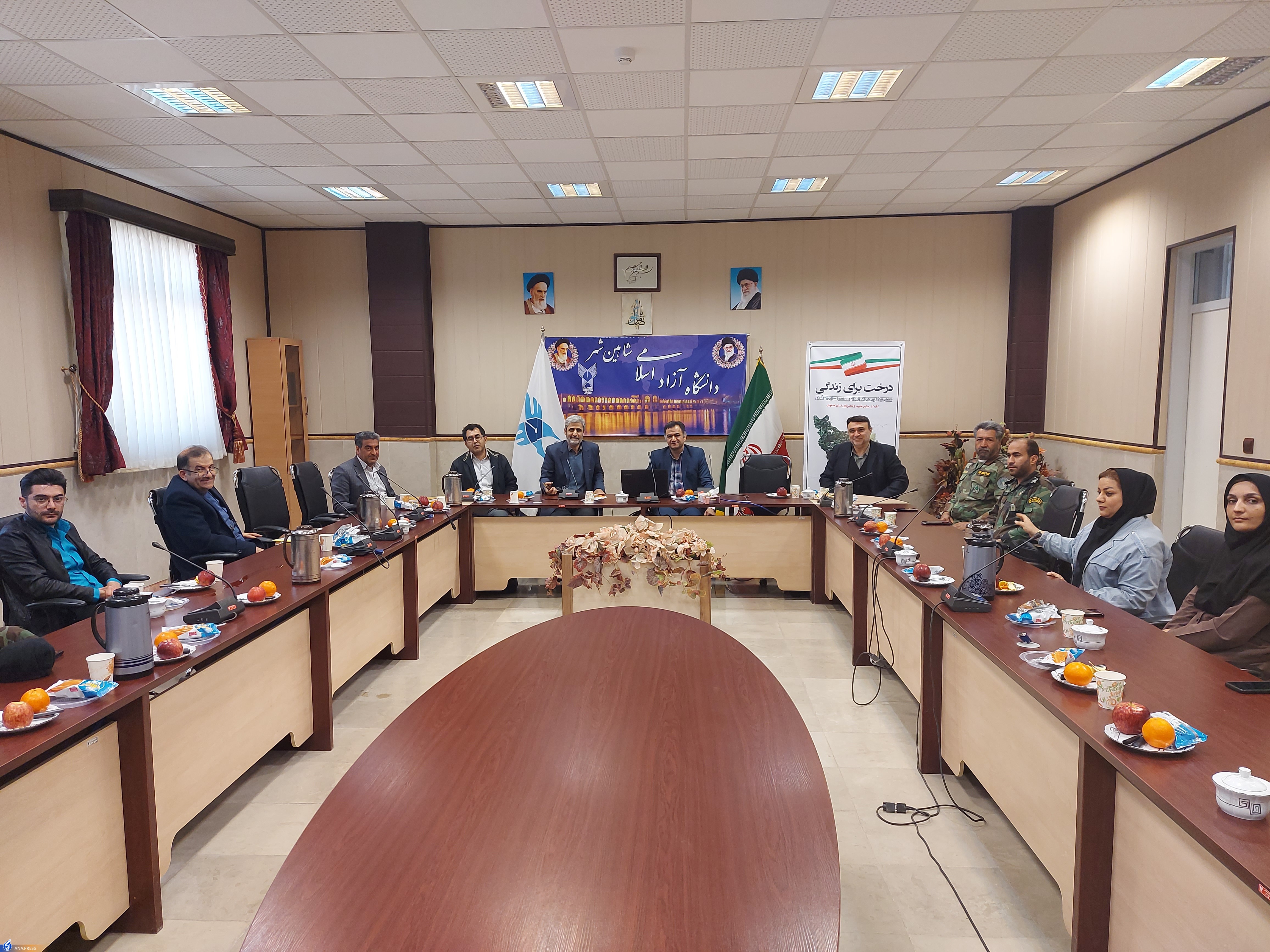 از کاشت درخت به یاد شهید تا دلجویی از خانواده‌ شهدا