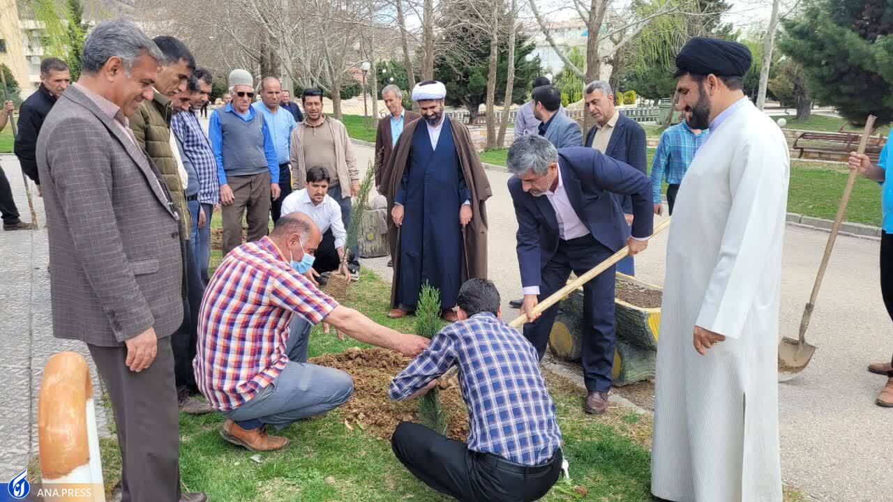 از کاشت درخت به یاد شهید تا دلجویی از خانواده‌ شهدا
