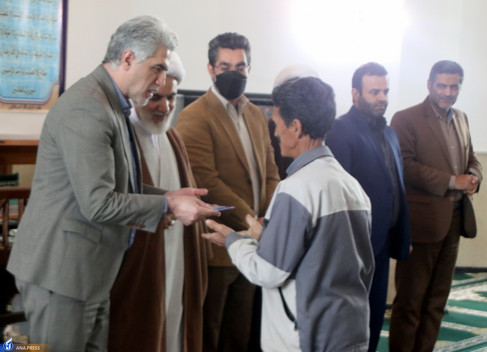 از کاشت درخت به یاد شهید تا دلجویی از خانواده‌ شهدا