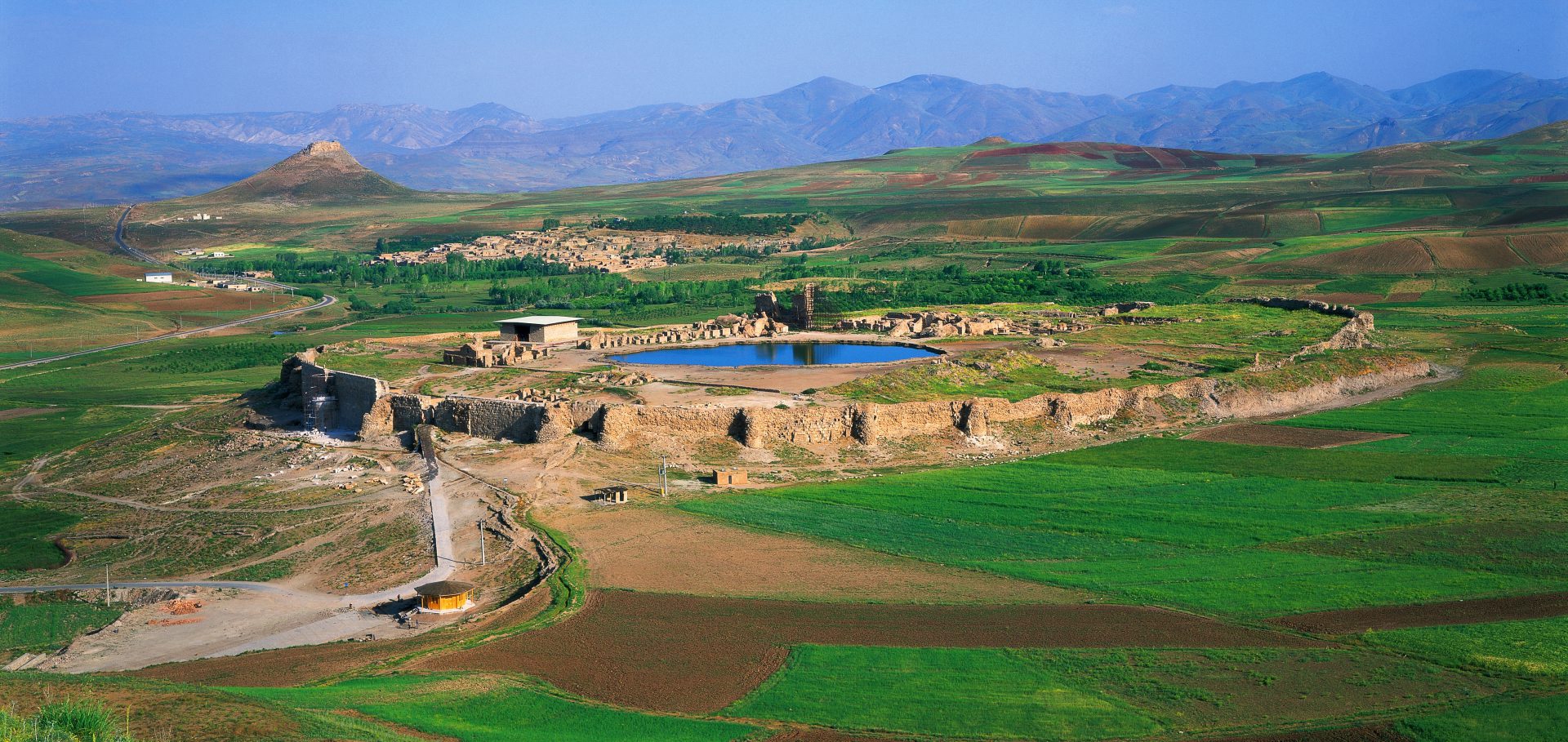 معرفی تخت سلیمان و نگاهی به اسرار آن معرفی تخت سلیمان و نگاهی به اسرار آن