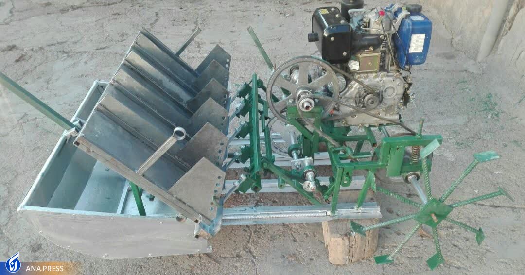 /| سنگ‌ها با تلاش فناوران از اراضی کشاورزی جمع‌آوری می‌شوند