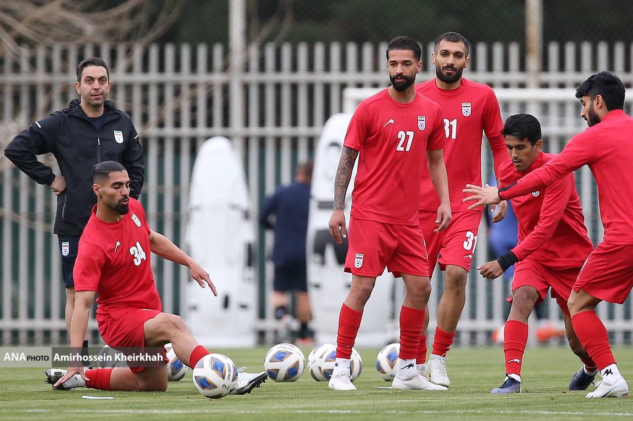 تصاویری از تمرین تیم ملی فوتبال در اولین حضور امیر قلعه نویی تصاویری از تمرین تیم ملی فوتبال در اولین حضور امیر قلعه نویی