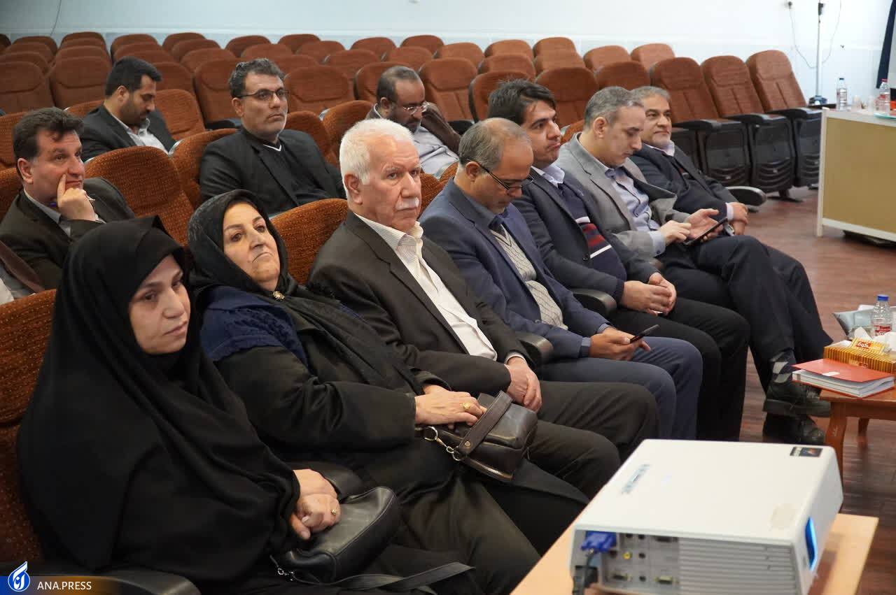 تجلیل از خیّر نیکوکار زریندشتی در حاشیه شورای دانشگاه آزاد اسلامی فارس تجلیل از خیّر نیکوکار زریندشتی در حاشیه شورای دانشگاه آزاد اسلامی فارس