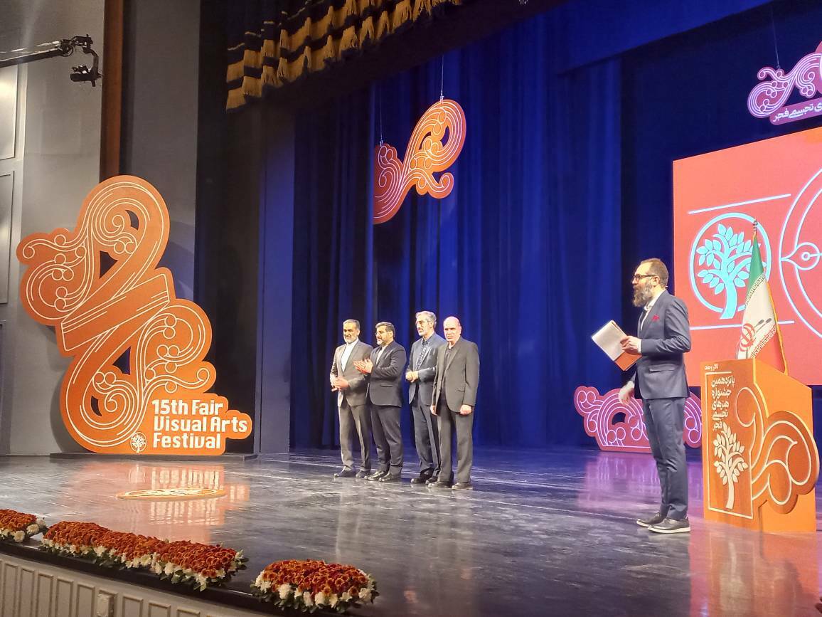 آیین اختتامیه جشنواره هنرهای تجسمی فجر آغاز شد آیین اختتامیه جشنواره هنرهای تجسمی فجر آغاز شد