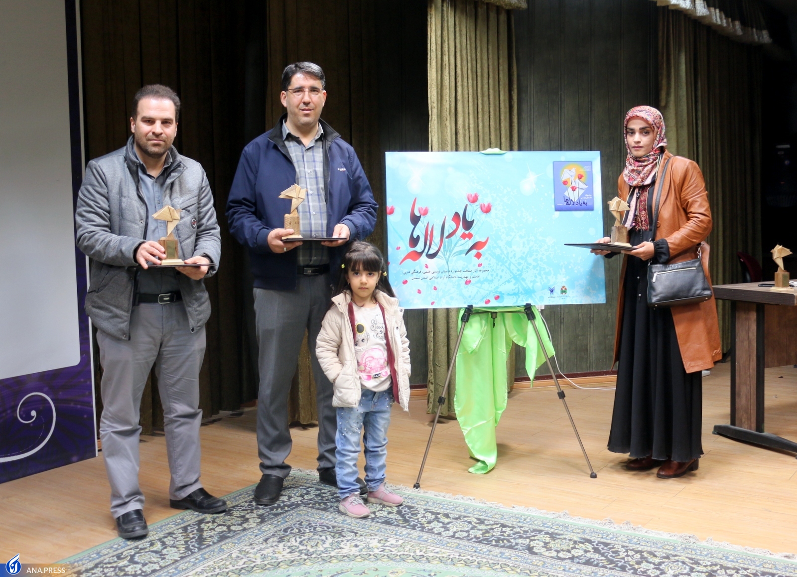 داستان در نظام‌های تربیتی به‌عنوان عامل مؤثر در امر آموزش به کار گرفته شود