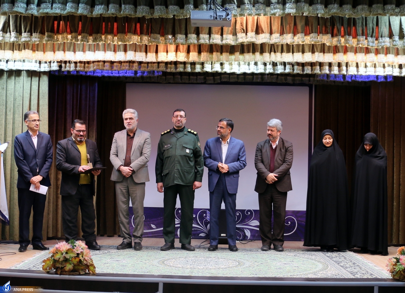 برگزیدگان جشنواره داستاننویسی «به یاد لالهها» معرفی شدند + اسامی برگزیدگان جشنواره داستاننویسی «به یاد لالهها» معرفی شدند + اسامی