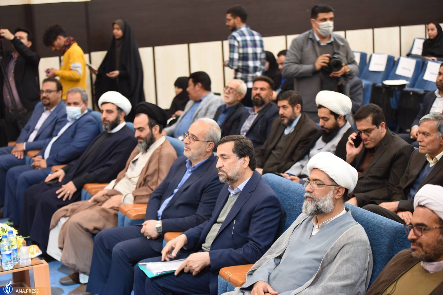 سرمایه‌گذاری برای زبان فارسی نخستین گام در صدور فرهنگ است