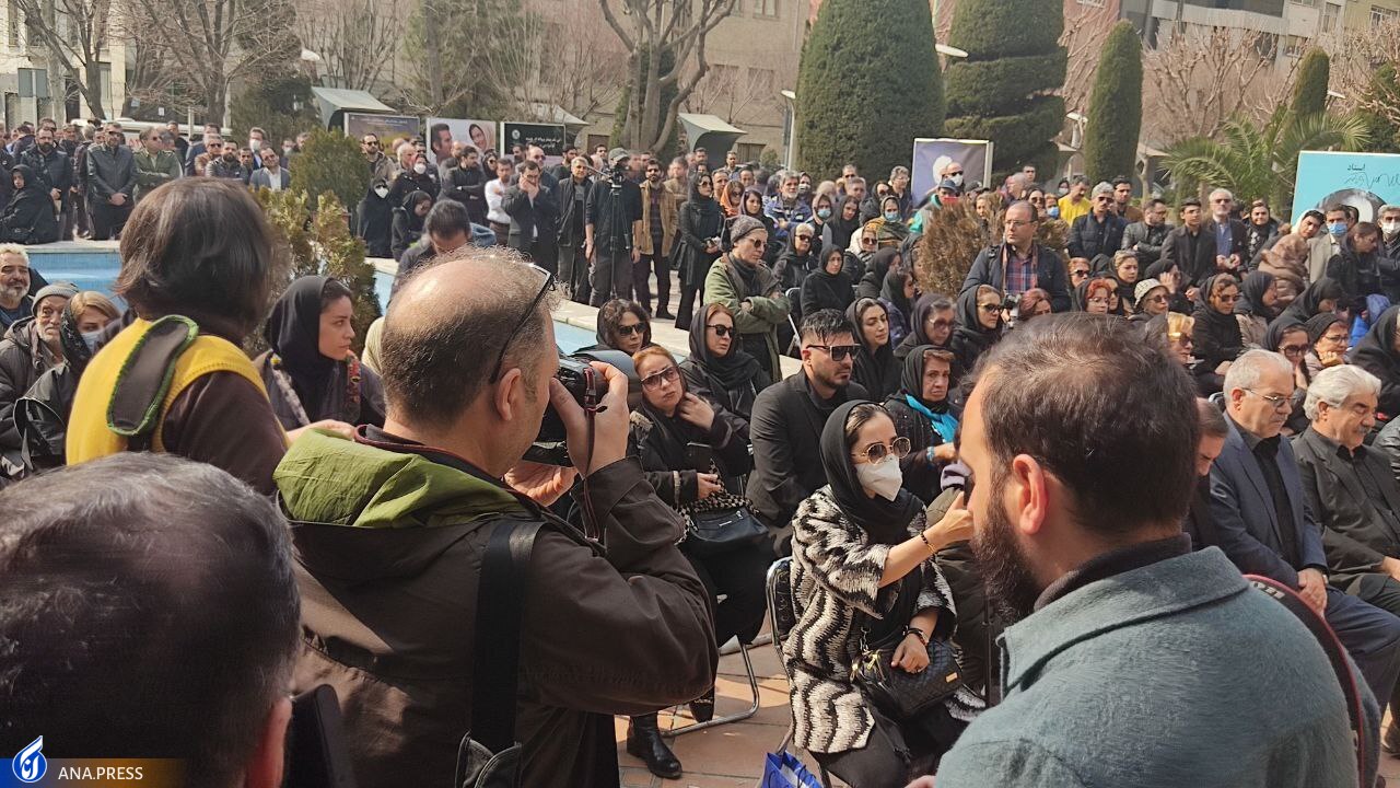 اشکهای سیدجواد هاشمی در روز وداع با «شهرام عبدلی» + فیلم اشکهای سیدجواد هاشمی در روز وداع با «شهرام عبدلی» + فیلم