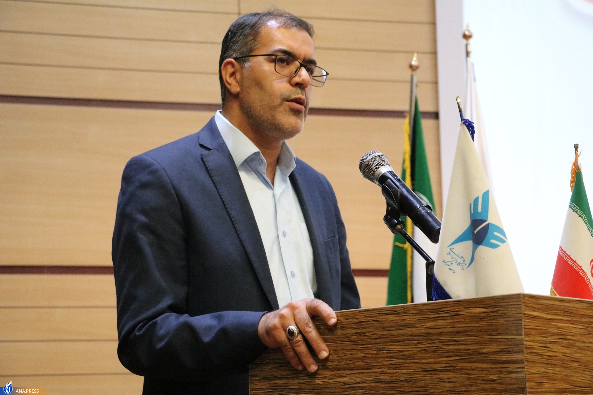 باید زندگی خود را در جهت رضایت امام زمان(عج) بنا کنیم باید زندگی خود را در جهت رضایت امام زمان(عج) بنا کنیم