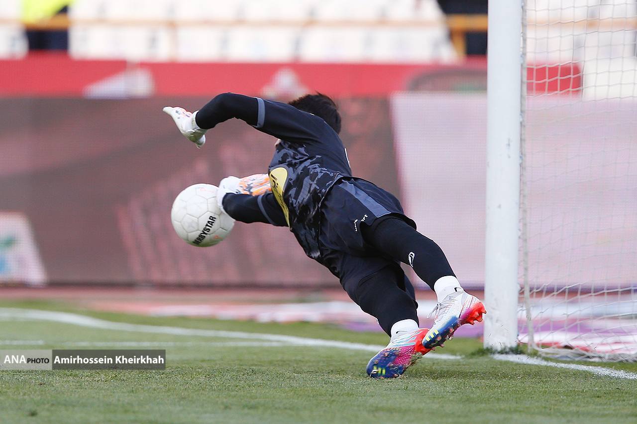 لحظه مهار پنالتی مهاجم نفت توسط بیرانوند+تصاویر لحظه مهار پنالتی مهاجم نفت توسط بیرانوند+تصاویر