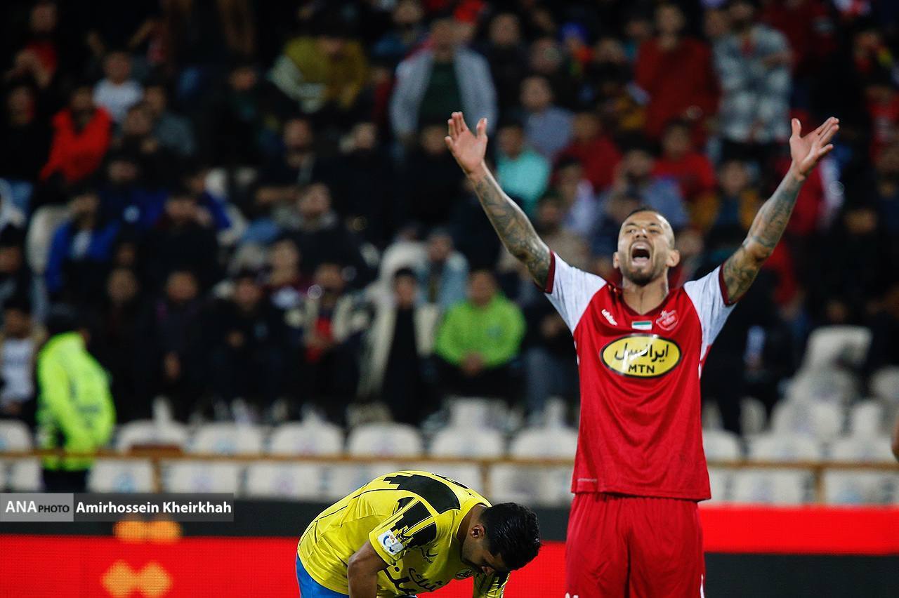 تصاویری از برتری پرسپولیس/ چهره خشمگین عنایتی در روز بد نفتی ها تصاویری از برتری پرسپولیس/ چهره خشمگین عنایتی در روز بد نفتی ها