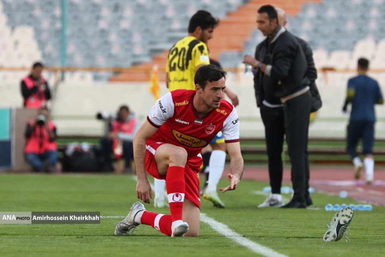 بازی با لنگه کفش گولسیانی؛ تاکتیک جالب رفیعی برای گلزنی بازی با لنگه کفش گولسیانی؛ تاکتیک جالب رفیعی برای گلزنی