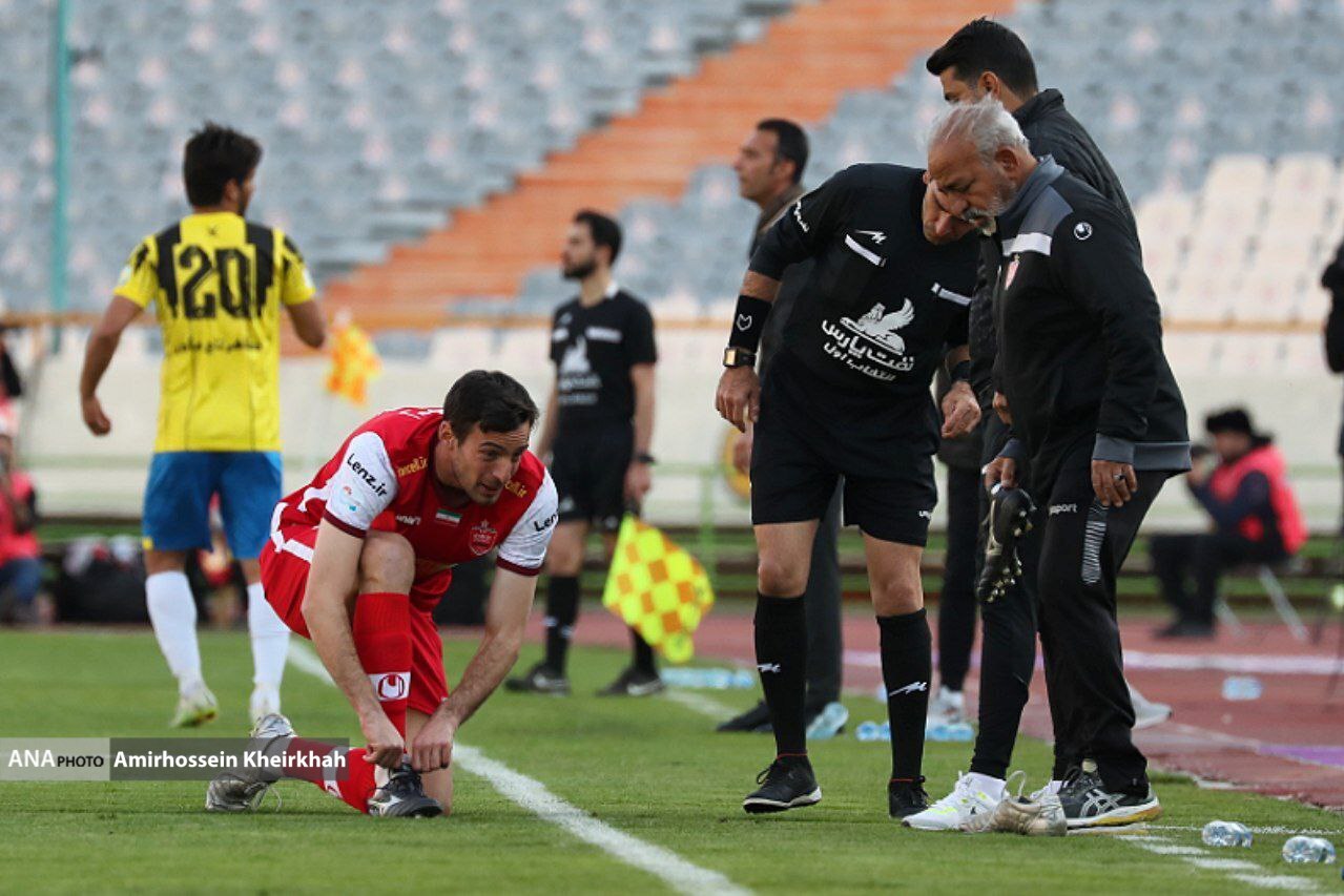 بازی با لنگه کفش گولسیانی؛ تاکتیک جالب رفیعی برای گلزنی بازی با لنگه کفش گولسیانی؛ تاکتیک جالب رفیعی برای گلزنی