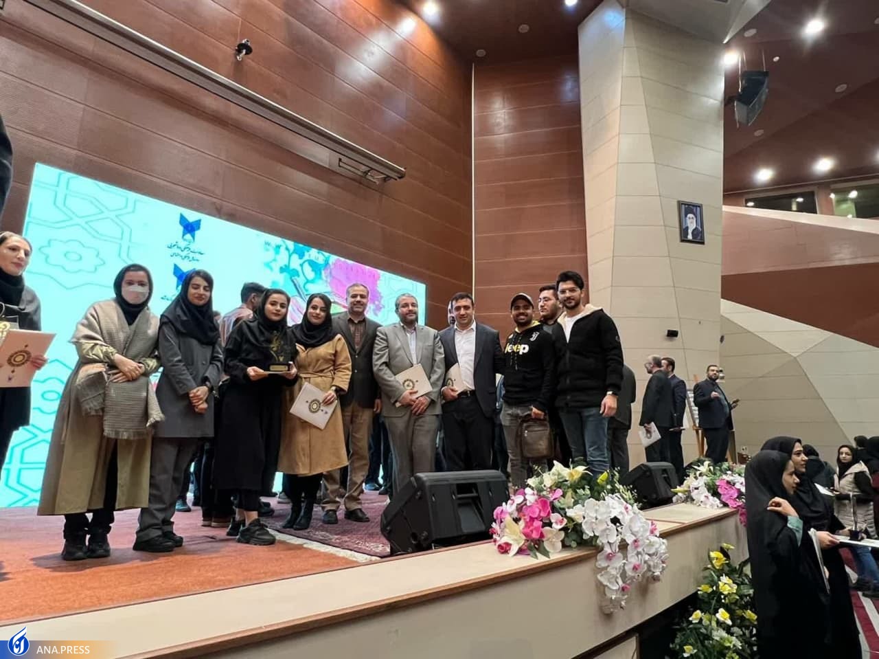 درخشش دانشگاه آزاد اسلامی اسلامشهر در ششمین جشنواره نشریات دانشجویی(قلم ۶) درخشش دانشگاه آزاد اسلامی اسلامشهر در ششمین جشنواره نشریات دانشجویی(قلم ۶)