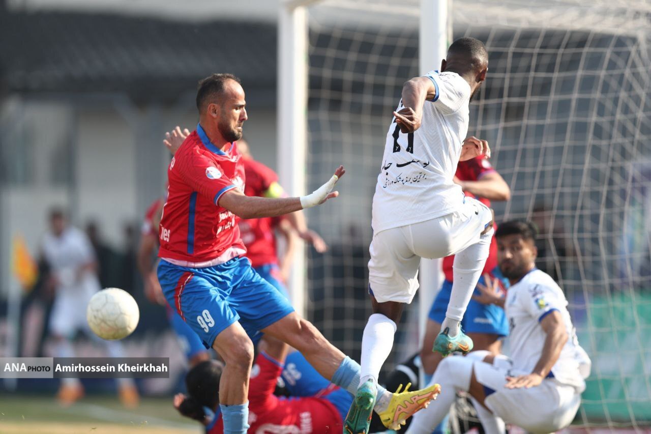 تصاویر توقف استقلال در خانه نساجی