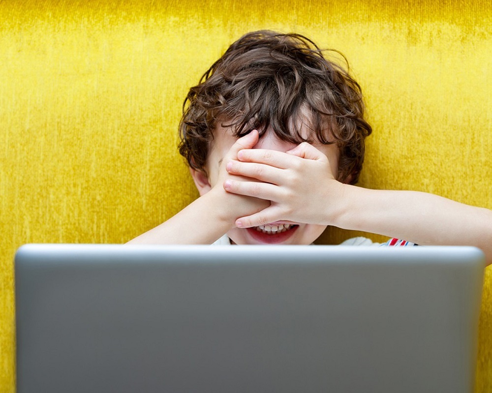 چگونه از کودکان در فضای وب مراقبت کنیم؟/ ضرورت آموزش صحیح به کودکان بهجای ترساندن از حضور در اینترنت چگونه از کودکان در فضای وب مراقبت کنیم؟/ ضرورت آموزش صحیح به کودکان بهجای ترساندن از حضور در اینترنت