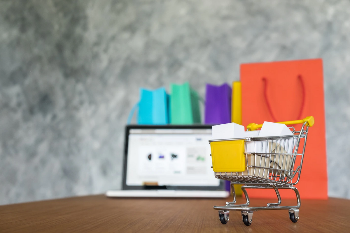 بررسی تأثیر وضعیت اقتصادی کاربران بر خرید از فروشگاه‌های اینترنتی