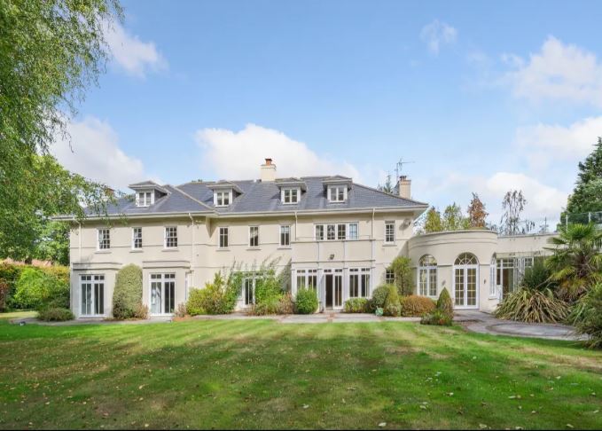 برچسب فروش روی عمارت ۲۲۵ میلیاردی دروگبا+تصاویر برچسب فروش روی عمارت ۲۲۵ میلیاردی دروگبا+تصاویر