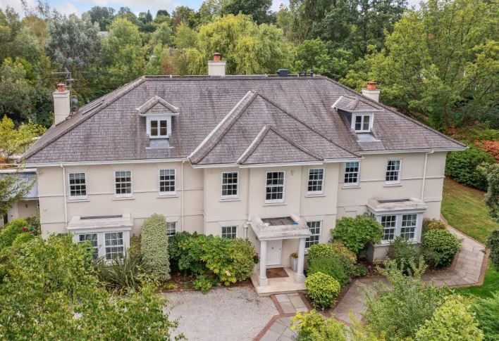 برچسب فروش روی عمارت ۲۲۵ میلیاردی دروگبا+تصاویر برچسب فروش روی عمارت ۲۲۵ میلیاردی دروگبا+تصاویر