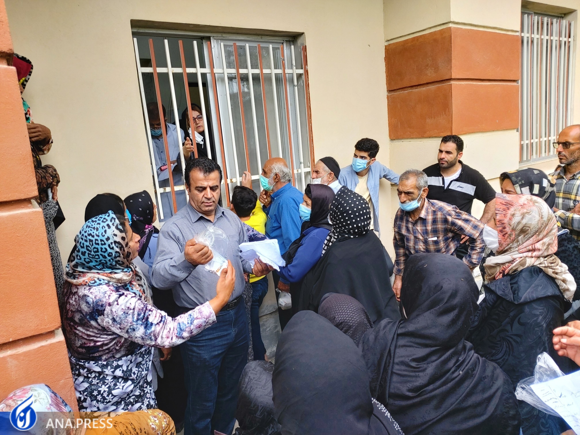 ۶۰۰ نفر از مردم محروم منطقه هزار جریب نکا ویزیت رایگان شدند ۶۰۰ نفر از مردم محروم منطقه هزار جریب نکا ویزیت رایگان شدند