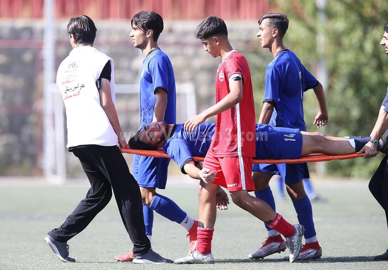 مدافع چپ استقلال راهی بیمارستان شد (عکس)