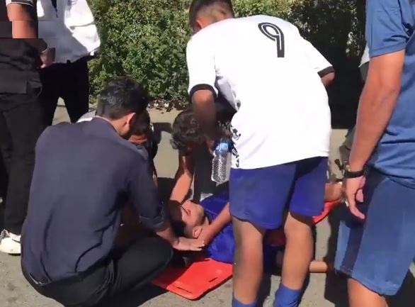 مدافع چپ استقلال راهی بیمارستان شد (عکس) مدافع چپ استقلال راهی بیمارستان شد (عکس)