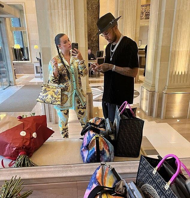 مهاجم بارسلونا از سرقت مسلحانه جان سالم به در برد