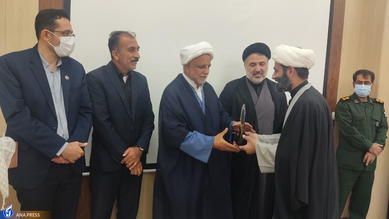 جزئیاتی از همایش «حماسهنگاران عشق و ایثار» جزئیاتی از همایش «حماسهنگاران عشق و ایثار»