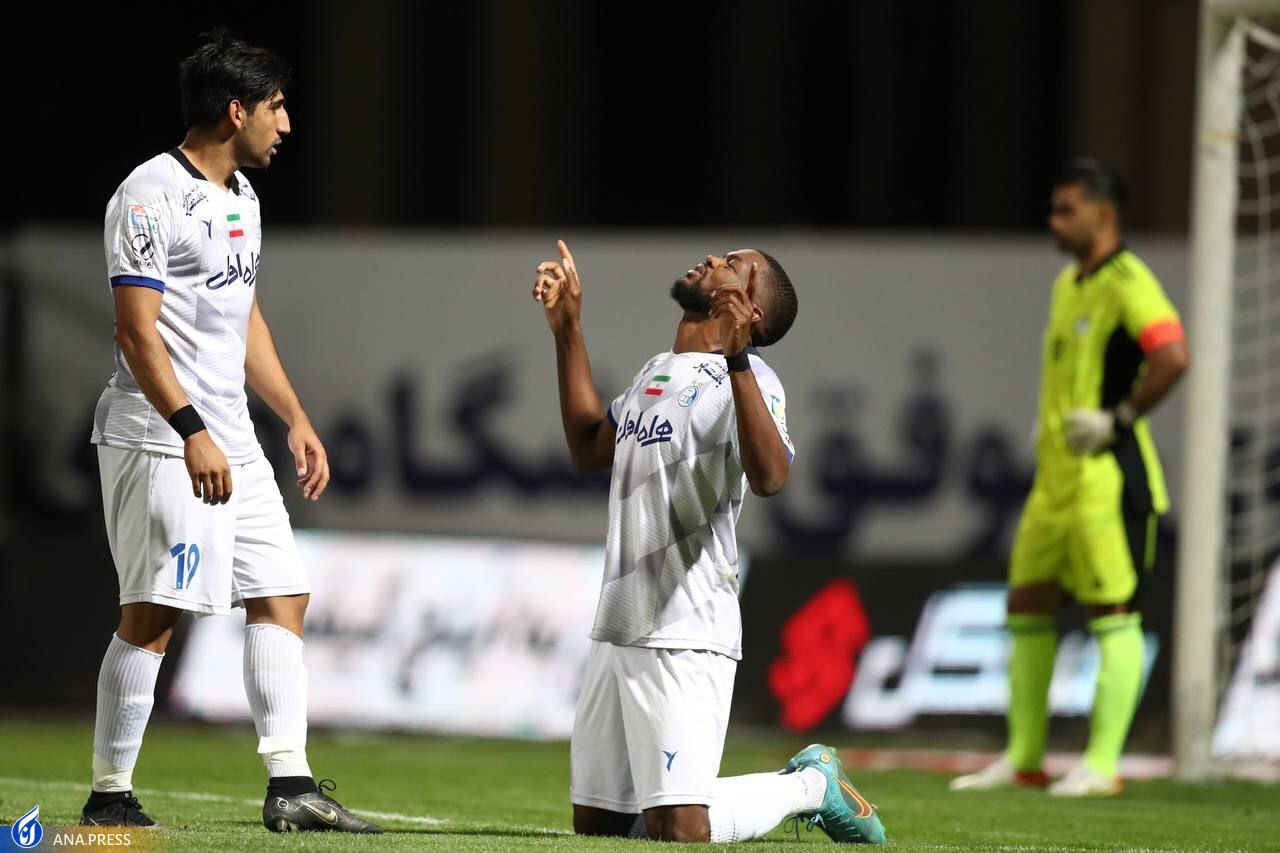 رقیب یامگا در تصاحب عنوان بهترین گلزن استقلال رقیب یامگا در تصاحب عنوان بهترین گلزن استقلال