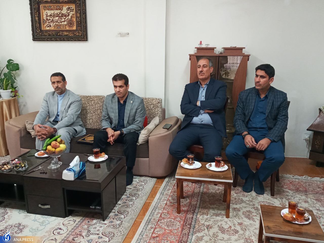 دیدار دانشگاهیان دانشگاه آزاد اسلامی انزلی با خانواده شهید آهنین&zwnj;جان