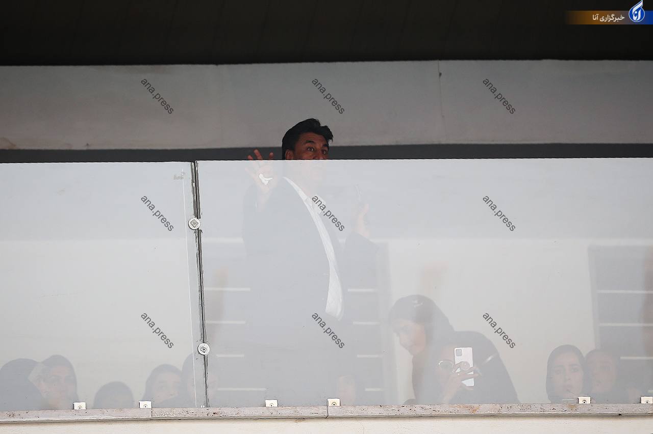 رونمایی از تماشاگر ویژه زن در دیدار پرسپولیس و تراکتور+تصاویر رونمایی از تماشاگر ویژه زن در دیدار پرسپولیس و تراکتور+تصاویر