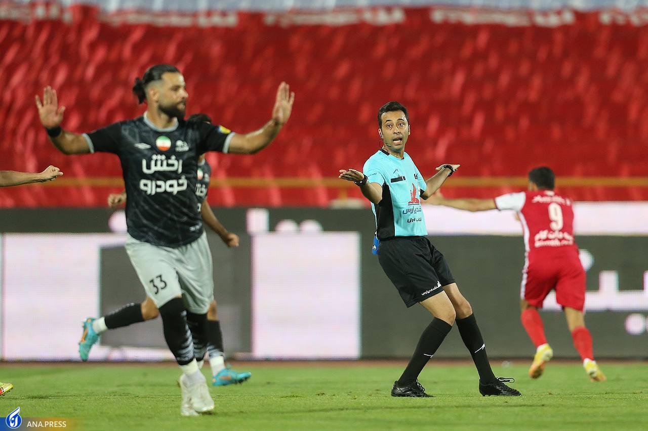 درگیری 120 ثانیهای دو بازیکن پرسپولیس و تراکتور جلوی چشمان داور+تصاویر درگیری 120 ثانیهای دو بازیکن پرسپولیس و تراکتور جلوی چشمان داور+تصاویر