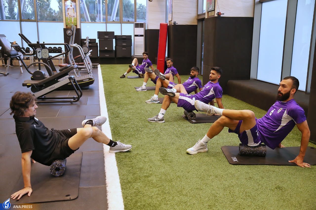 شیوه جالب کی روش در تمرین تیم ملی برای تشریح عملکرد بازیکنان شیوه جالب کی روش در تمرین تیم ملی برای تشریح عملکرد بازیکنان