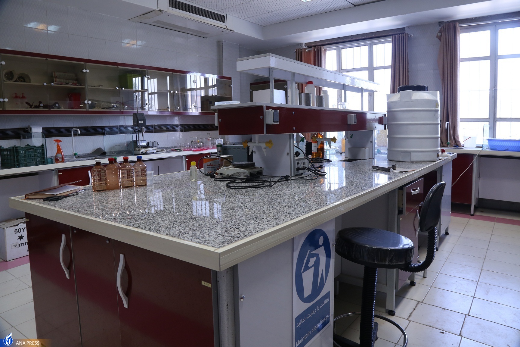 محصولاتی دانش‌بنیان که بدون آب و شوینده سطوح را پاکیزه می‌کنند