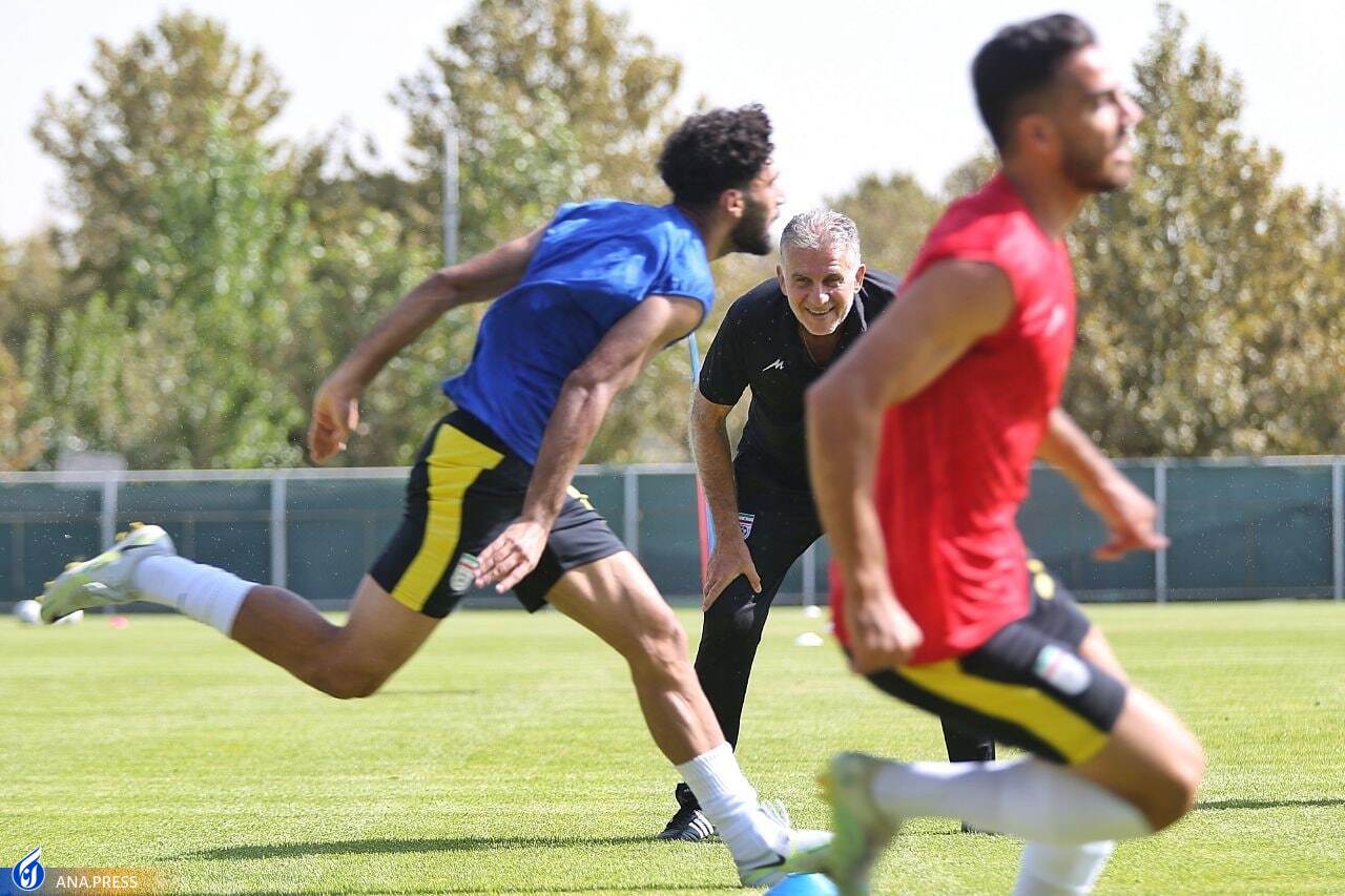 پایان فاز اول تمرین تیم ملی/ عکس یادگاری کی روش با یک استقلالی+ عکس پایان فاز اول تمرین تیم ملی/ عکس یادگاری کی روش با یک استقلالی+ عکس