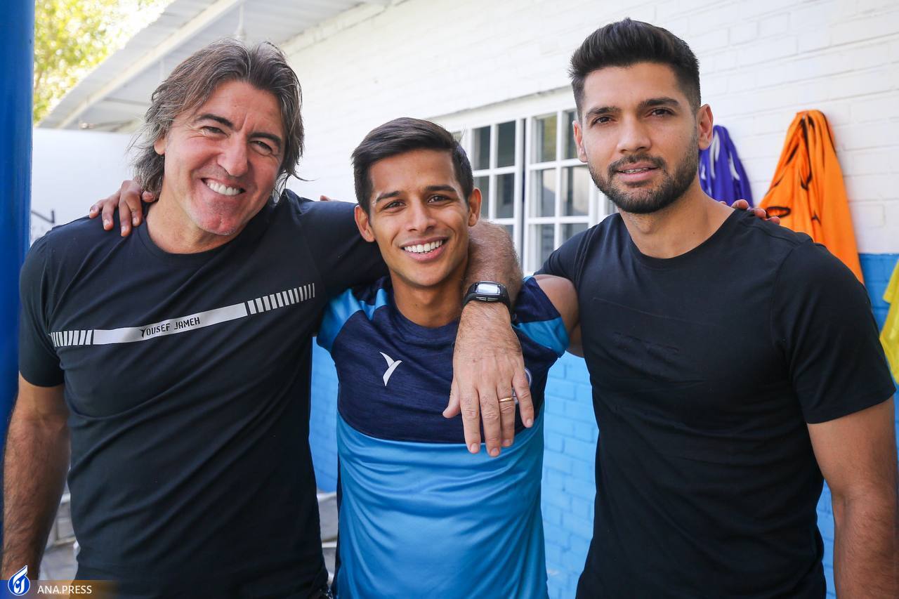 حضور سرزده ملی پوشان در تمرین استقلال با پایان برنامههای تیم ملی حضور سرزده ملی پوشان در تمرین استقلال با پایان برنامههای تیم ملی