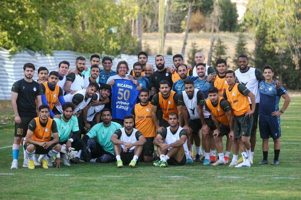 بازگشت یک بازیکن به تمرین آبی ها/ استقلالی ها ساپینتو را غافلگیر کردند+تصاویر بازگشت یک بازیکن به تمرین آبی ها/ استقلالی ها ساپینتو را غافلگیر کردند+تصاویر