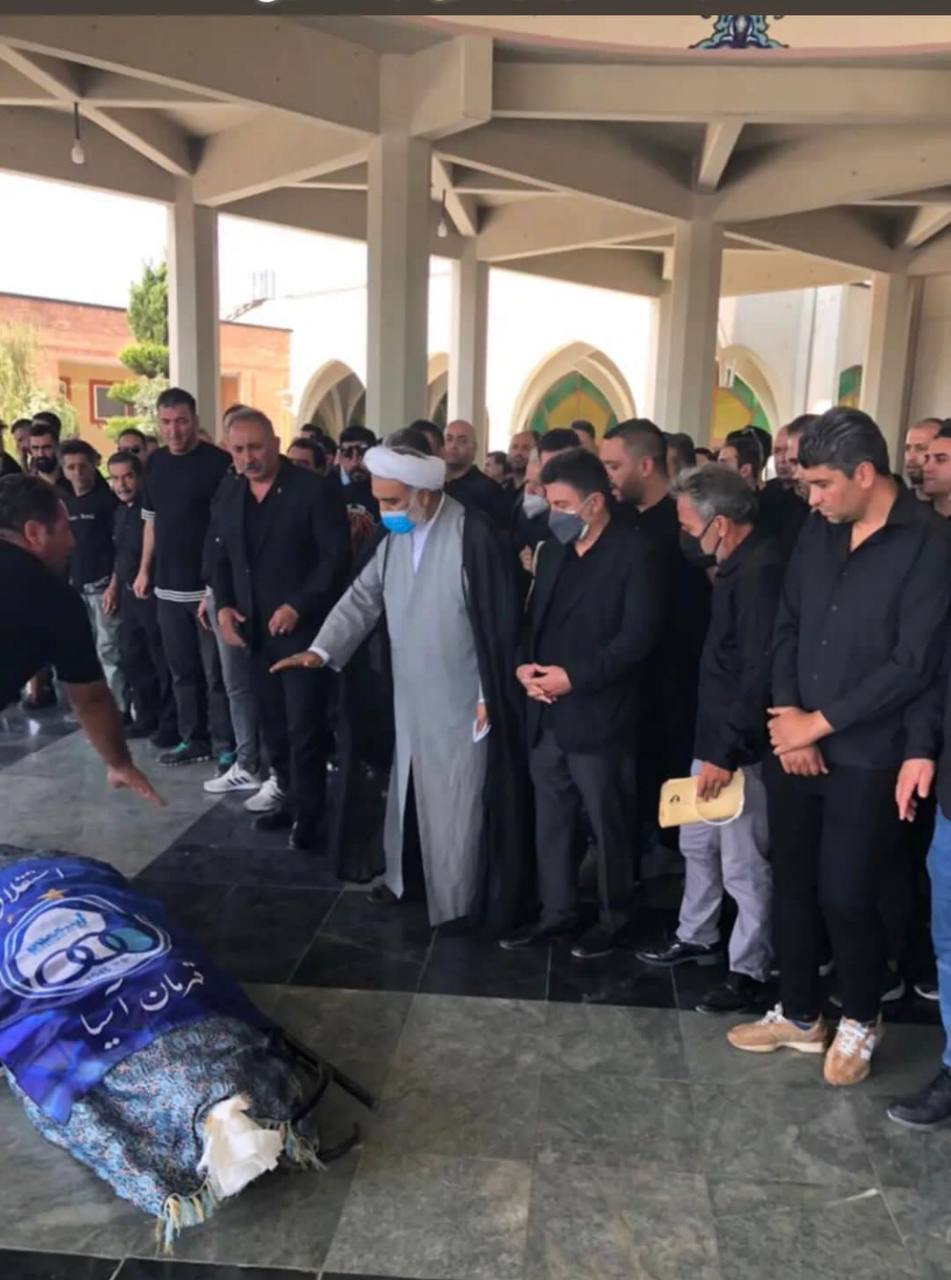 حضور قلعهنویی در مراسم تشییع پیکر هوادار استقلال+عکس حضور قلعهنویی در مراسم تشییع پیکر هوادار استقلال+عکس