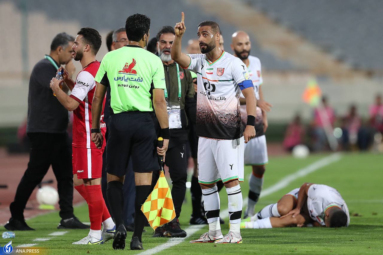 تهدید سرمربی مس رفسنجان عملی نشد/ خوش و بش لک با پرسپولیسی ها تهدید سرمربی مس رفسنجان عملی نشد/ خوش و بش لک با پرسپولیسی ها