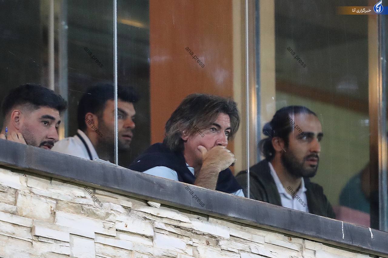 چهره جدی ساپینتو در جایگاه ویژه+ عکس چهره جدی ساپینتو در جایگاه ویژه+ عکس