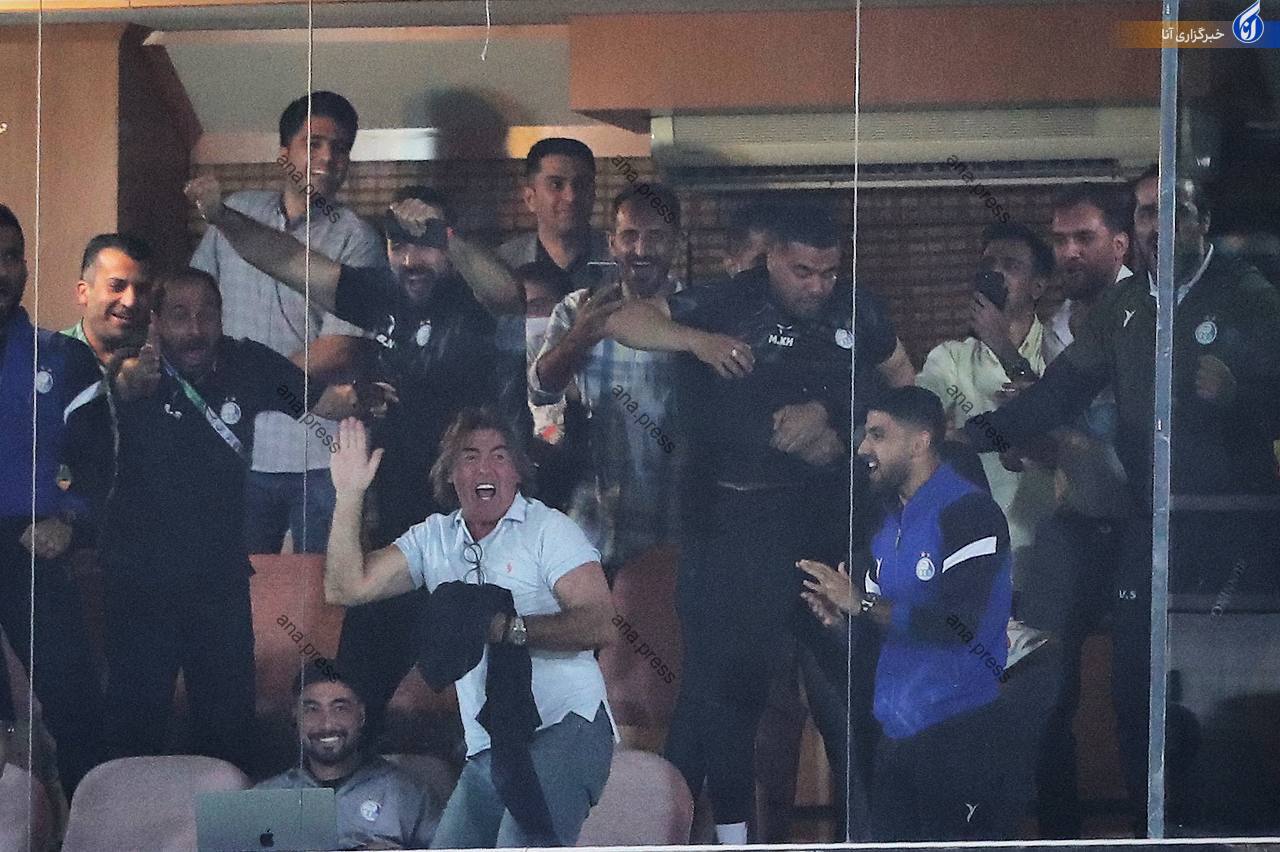 واکنش دیدنی سرمربی استقلال بعد از گل به خودی ذوبی ها+ عکس واکنش دیدنی سرمربی استقلال بعد از گل به خودی ذوبی ها+ عکس