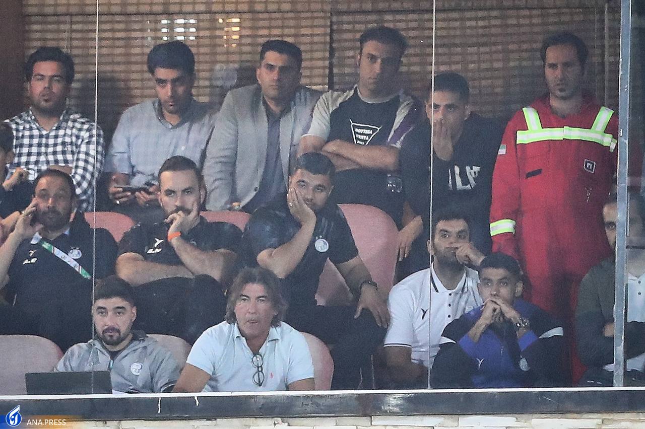 اقدام جالب مهاجم استقلال بعد از تعویض مقابل ذوب آهن+عکس اقدام جالب مهاجم استقلال بعد از تعویض مقابل ذوب آهن+عکس