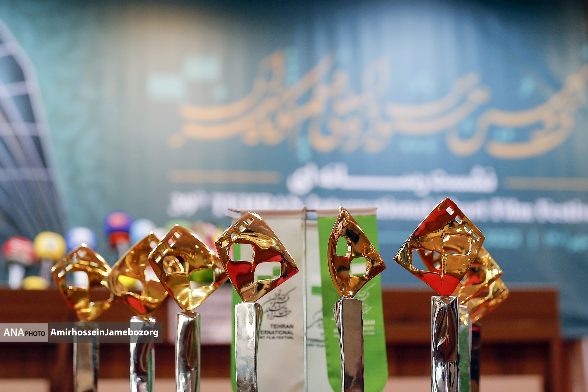 فقط ۲ فیلم از جشنواره فیلم کوتاه تهران انصراف دادهاند/ تعطیلی جشنواره ننگی است که زیر بار آن نمیروم! فقط ۲ فیلم از جشنواره فیلم کوتاه تهران انصراف دادهاند/ تعطیلی جشنواره ننگی است که زیر بار آن نمیروم!