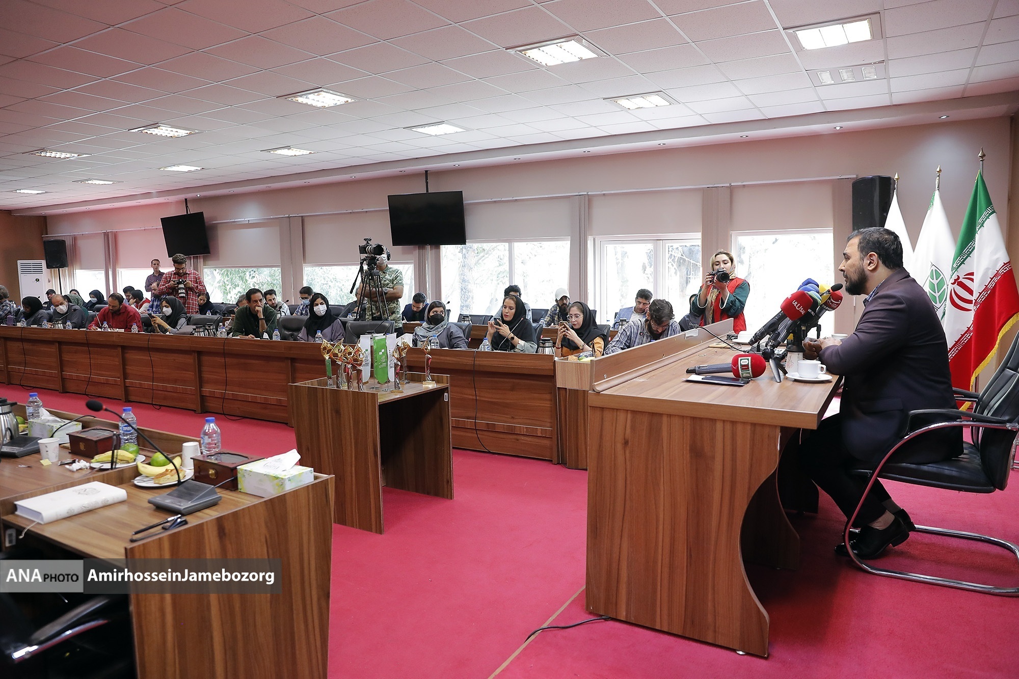 فقط ۲ فیلم از جشنواره فیلم کوتاه تهران انصراف دادهاند/ تعطیلی جشنواره ننگی است که زیر بار آن نمیروم! فقط ۲ فیلم از جشنواره فیلم کوتاه تهران انصراف دادهاند/ تعطیلی جشنواره ننگی است که زیر بار آن نمیروم!