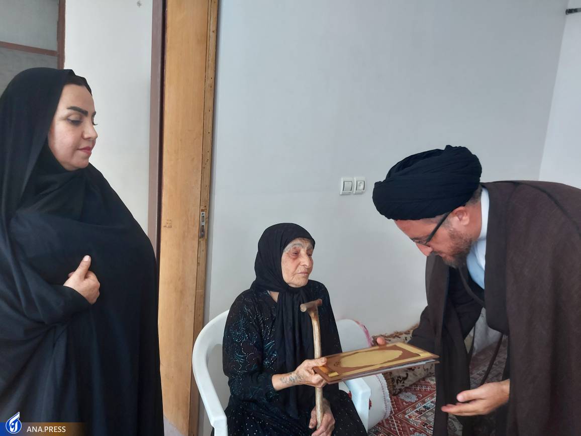 خانواده شهدا از نظر اخلاق و رفتار همیشه نمونهاند خانواده شهدا از نظر اخلاق و رفتار همیشه نمونهاند