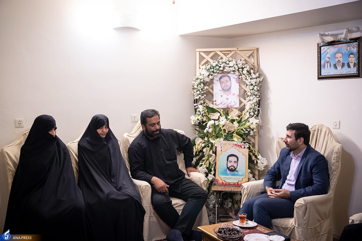 شهید امیراحمدی هم پاسدار رای مردم بود هم پاسدار امنیت مردم/ با شهادت او دشمن بار دیگر دشمنیاش را با ملت ایران نشان داد شهید امیراحمدی هم پاسدار رای مردم بود هم پاسدار امنیت مردم/ با شهادت او دشمن بار دیگر دشمنیاش را با ملت ایران نشان داد