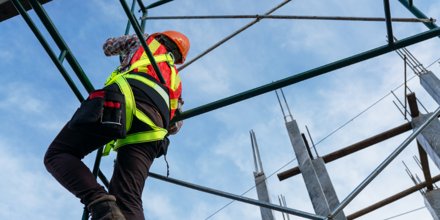 نکات مهم و حیاتی که هنگام کار در ارتفاع باید به آن توجه کرد