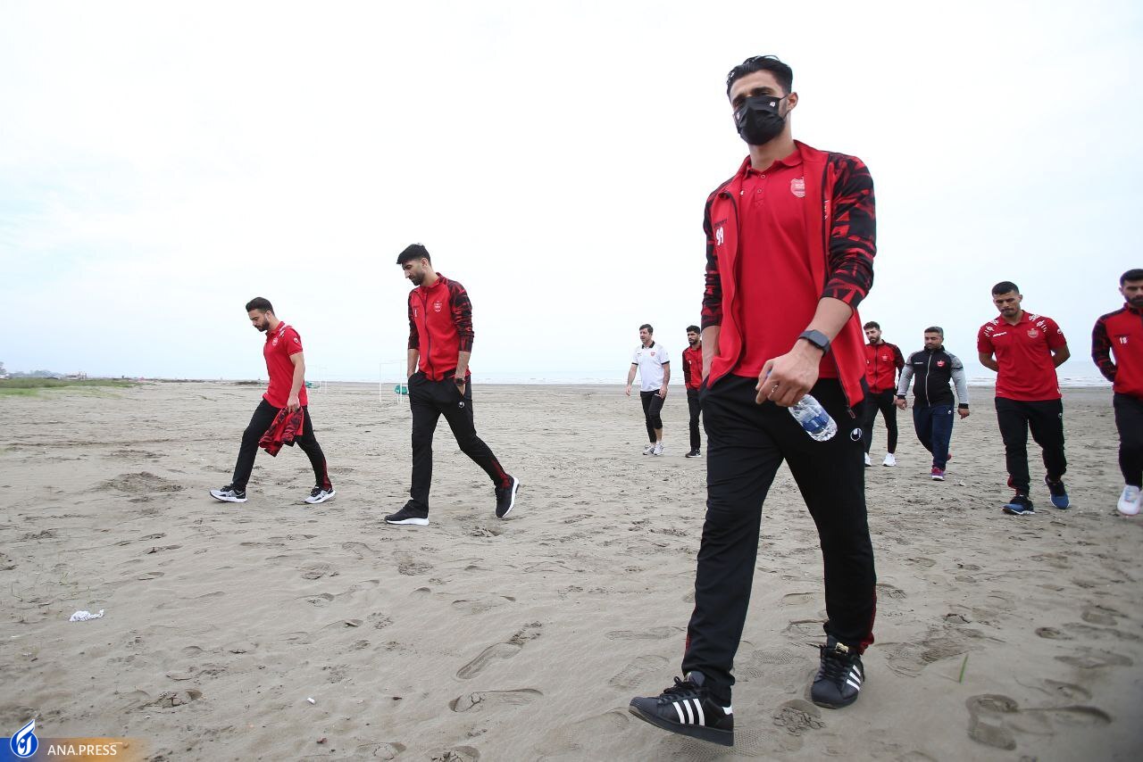 اقدام جالب پرسپولیسی ها کنار ساحل انزلی+عکس اقدام جالب پرسپولیسی ها کنار ساحل انزلی+عکس