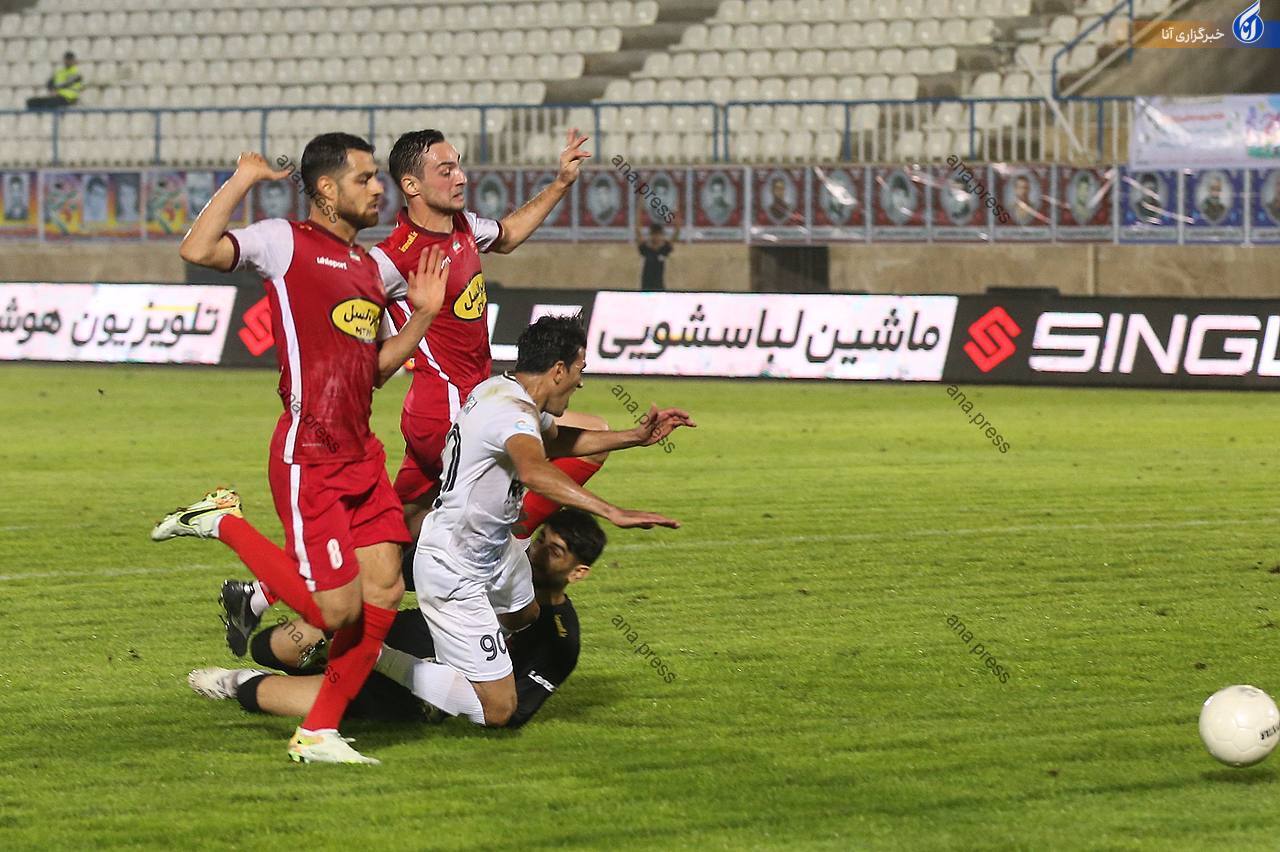 جنجالیترین تصمیم داور در بازی ملوان و پرسپولیس/ آیا خطای بیرانوند پنالتی بود؟+تصاویر جنجالیترین تصمیم داور در بازی ملوان و پرسپولیس/ آیا خطای بیرانوند پنالتی بود؟+تصاویر